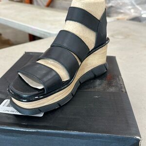 Sorel Joanie III ankle strap sandal